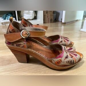 L’Artiste by Spring Step Avelle Hand Painted Kitten Heels